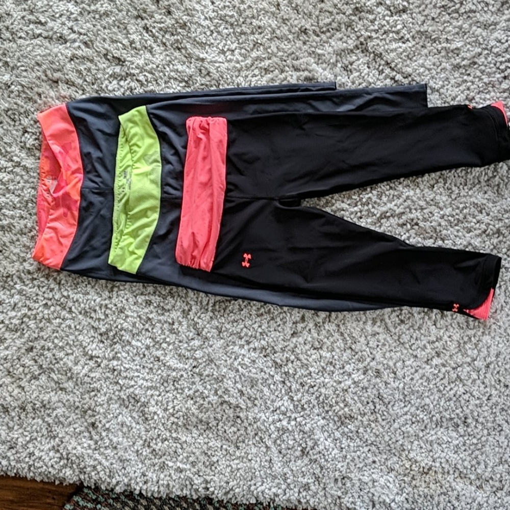 3 pairs of Under Armour heat gear leggings